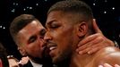 Vladimir Kličko vs. Anthony Joshua: Anthony Joshua a boxer Tony Bellew (vlevo)