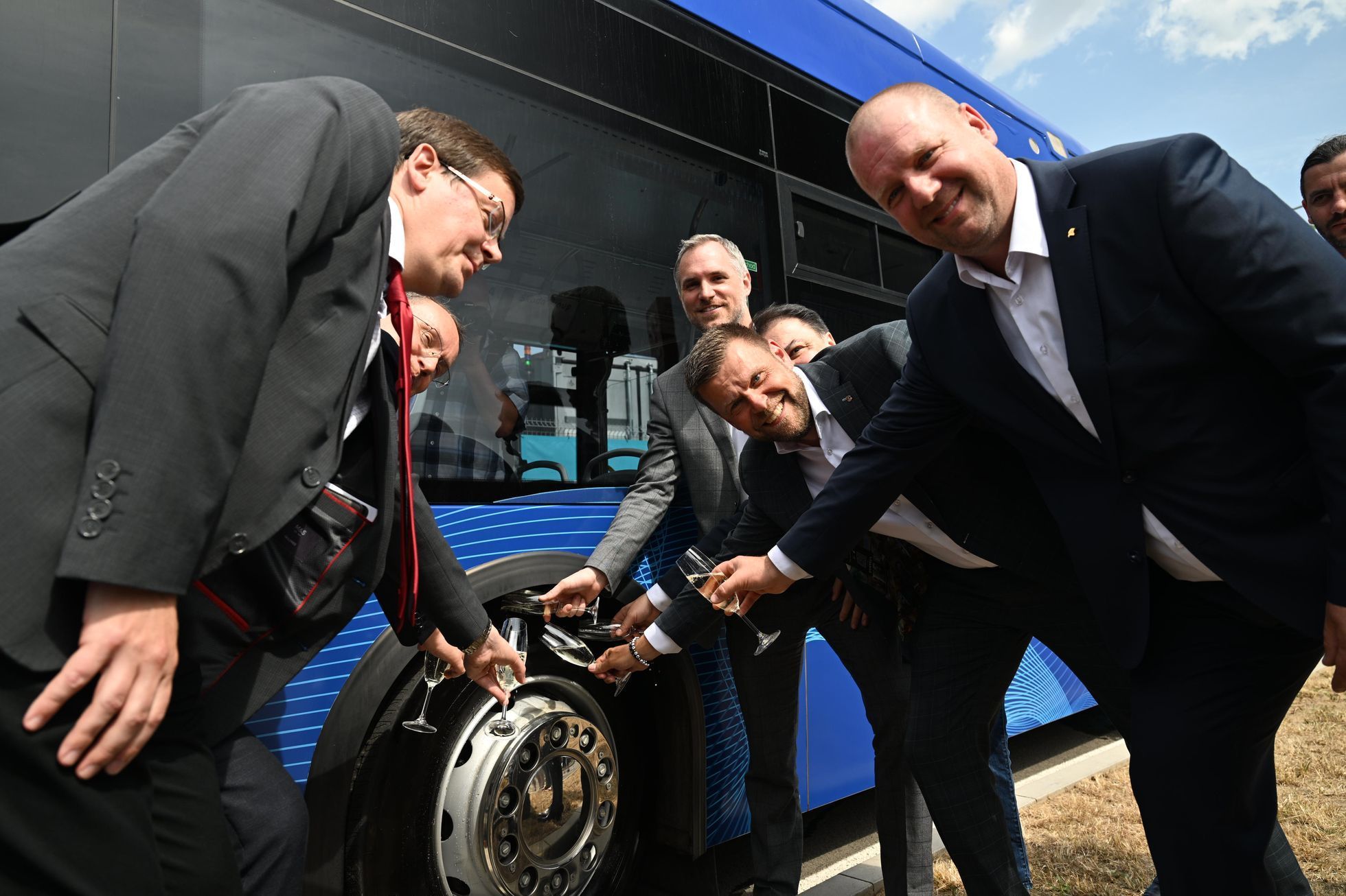 Vodíkový autobus MHD Praha, zahájení provozu
