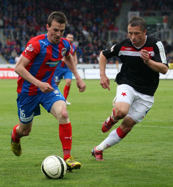 Fotbal, Gambrinus liga, Plzeň - Slavia Praha: Vladimír Darida - David Hubáček