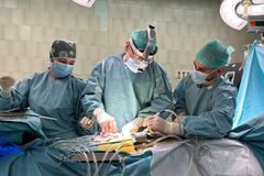 Motol žádá o miliardovou státní půjčku, na účtu má peníze na měsíc