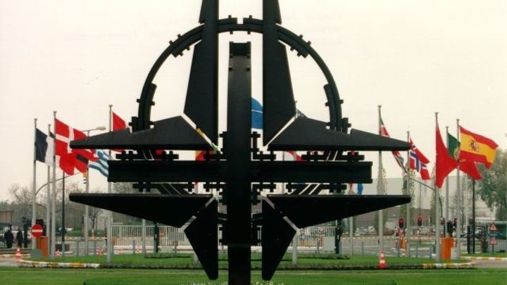 Živě: Nemůžeme pomáhat Putinovi, který se snaží NATO rozdělit, řekla Albrightová