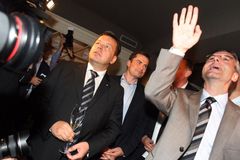 Topolánek téměř triumfoval, černého Petra má Bobošíková