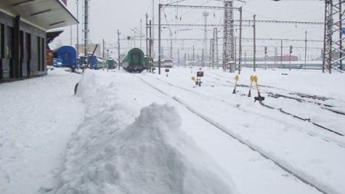 Sníh zastavuje i vlakovou dopravu