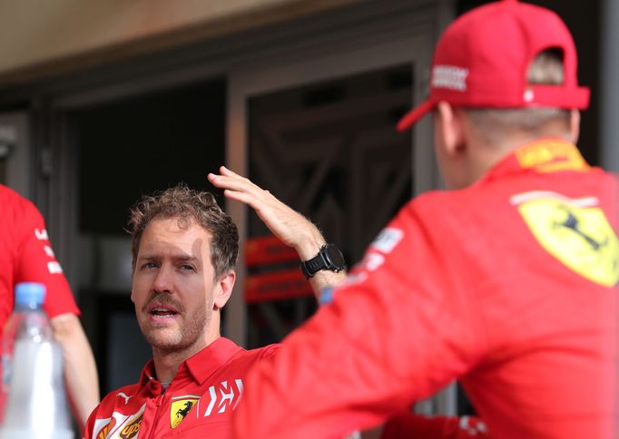 Sebastian Vettel a Mick Schumacher při testech Ferrari v Sáchiru 2019