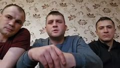 Ruští vojáci mluví o situaci v jejich praporu, kdy vraždili zraněné vojáky, protože dostali 3 miliony rublů