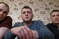 Tohle Putin neříkal. Ruští "hrdinové" naráží na brutální realitu, okrádá je i policie