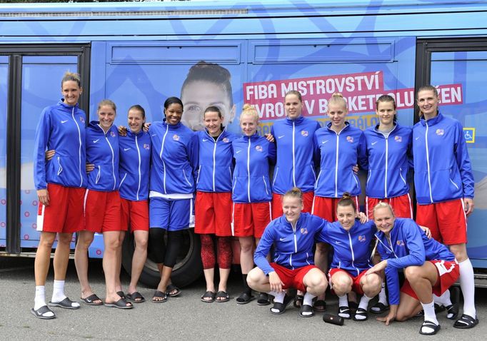 České basketbalistky v Hradci Králové, dějišti mistrovství Evropy.