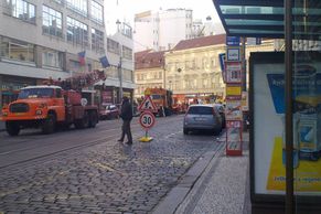 Lazarskou nejezdí tramvaje. Porouchaly se tam koleje