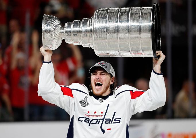 T. J. Oshie se Stanley Cupem