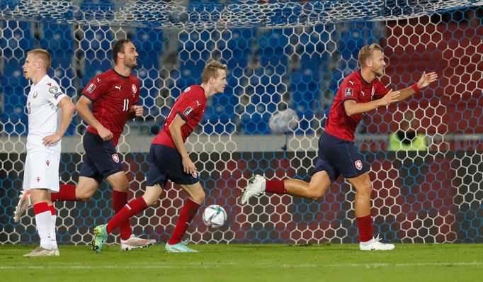 Antonín Barák slaví gól v zápase skupiny E kvalifikace MS Česko - Bělorusko