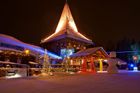 Vesnička Santy Clause nedaleko finského města Rovaniemi. Nejznámější snímky jsou ty zimní, kdy jsou budovy zasněžené a nasvícené.