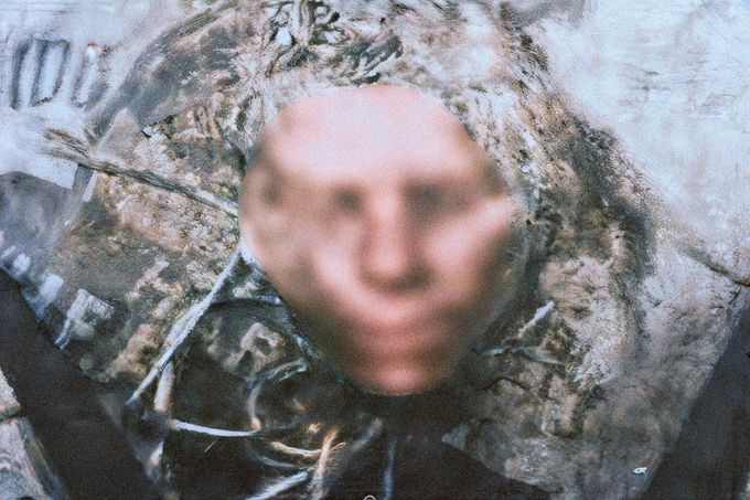 Fotografie zachycuje detail z jednoho z nálezů během vyšetřování domu Eda Geina v Plainfieldu ve Wisconsinu, listopad 1957, během policejního ohledávání místa činu