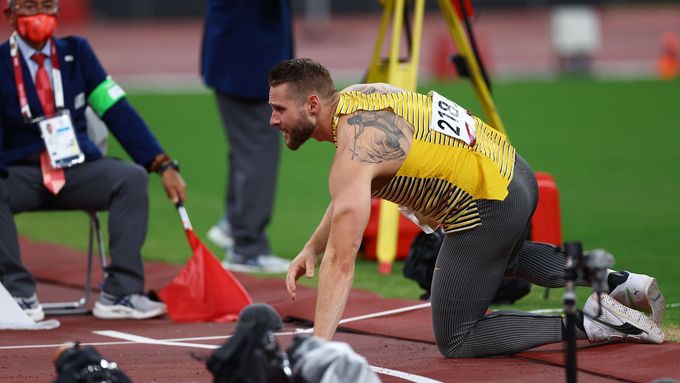 Johannes Vetter během olympijského finále. Největší favorit oštěpu totálně selhal.
