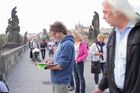 Bitva o Karlův most: Praha se omluvila za melu z videa