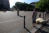 Pražské náměstí Míru je prázdné.