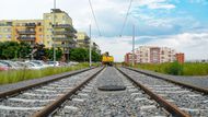 Během ní vznikly také první desítky metrů nových kolejí. Na ně nyní stavbaři plynule navážou.