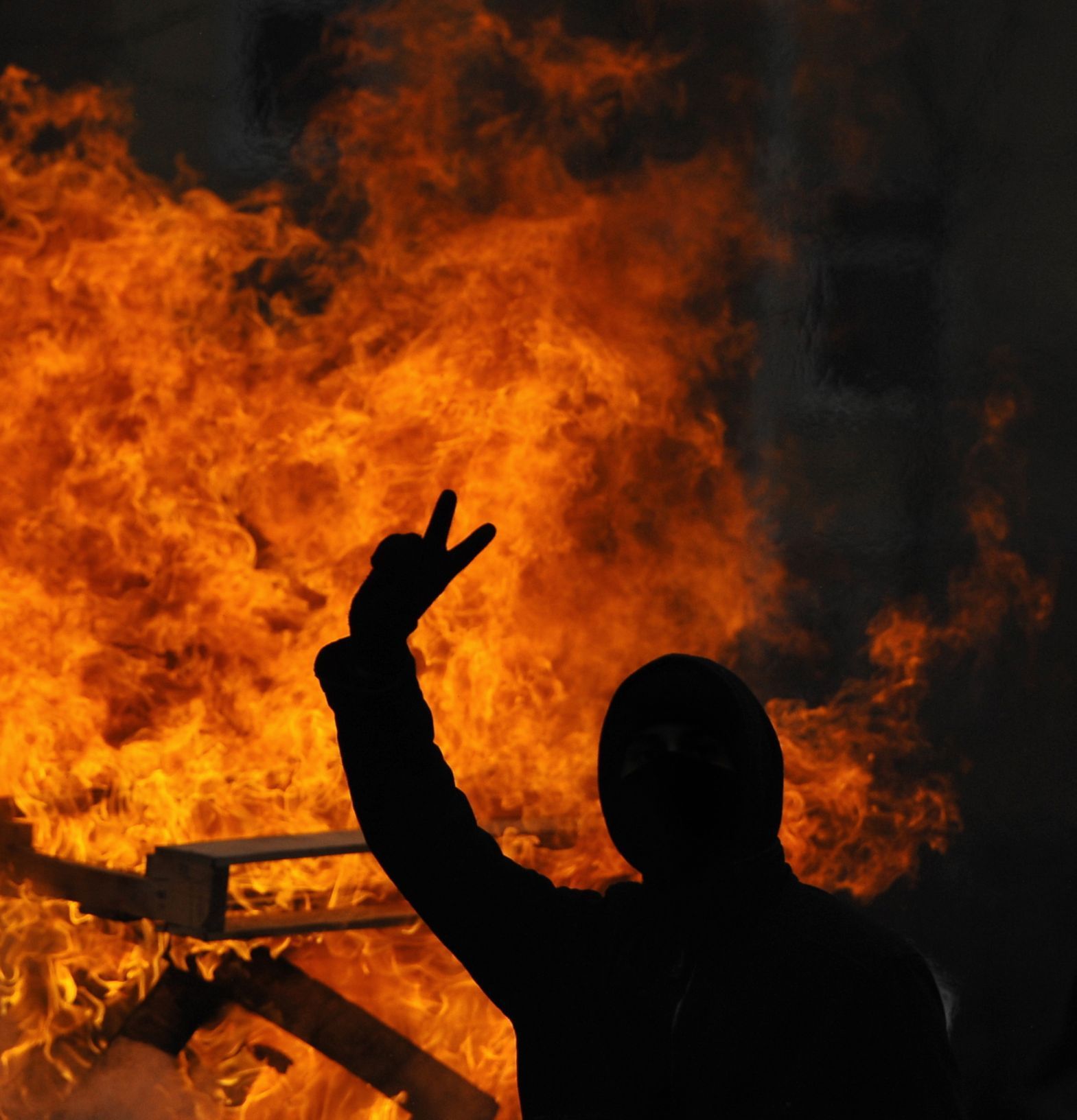 demonstrace oheň ilustrační foto NEPOUŽÍVAT do 26.06.
