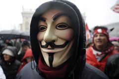 Shazují ruské weby, kradou tajná data. S Putinem válčí IT experti z Anonymous