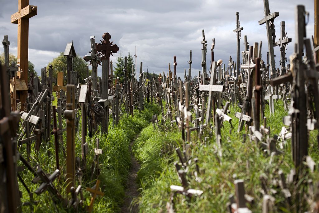 Fotogalerie: Obrazový div světa: V Litvě mají malý pahorek posetý desetitisíci kříži