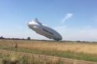 Britská hybridní vzducholoď měla nehodu hned při druhém letu, narazila přídí do země