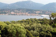 Extremisté hrozí celebritám: Nestavte vily na Korsice