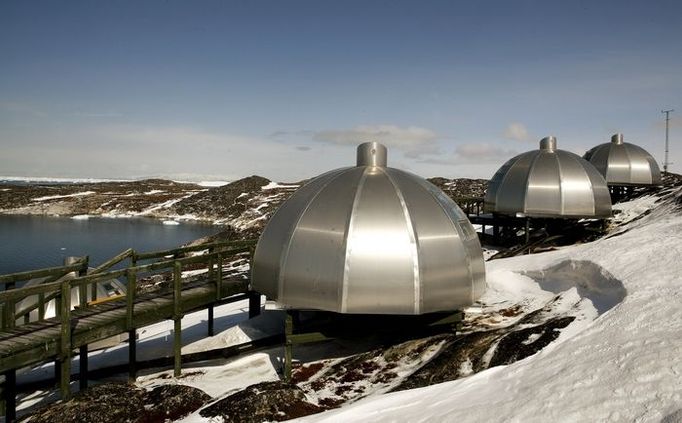 V těchto "iglů" nedaleko zátoky Disko mohou návštěvnici hotelu Arctic také trávit noci.