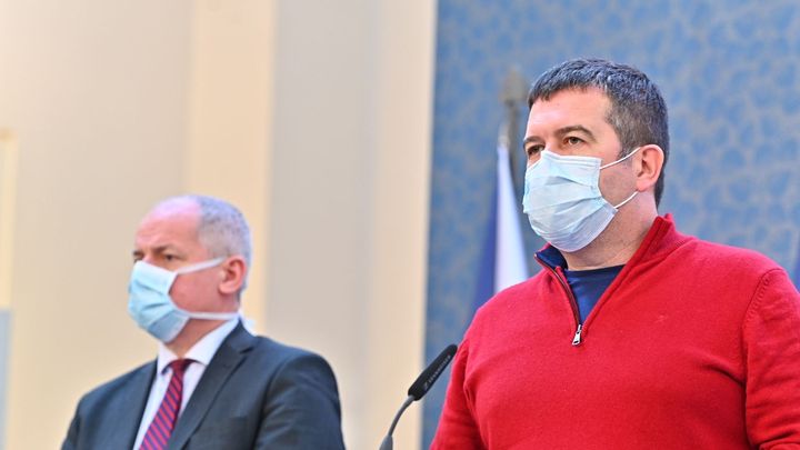 Nouzový stav je nutný pro další opatření, sám o sobě nic neznamená, říkají právníci