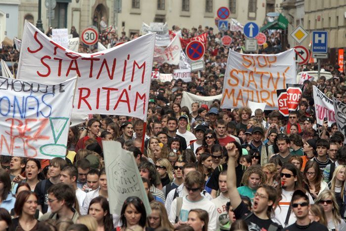 Studenti demostrovali proti státní maturitě