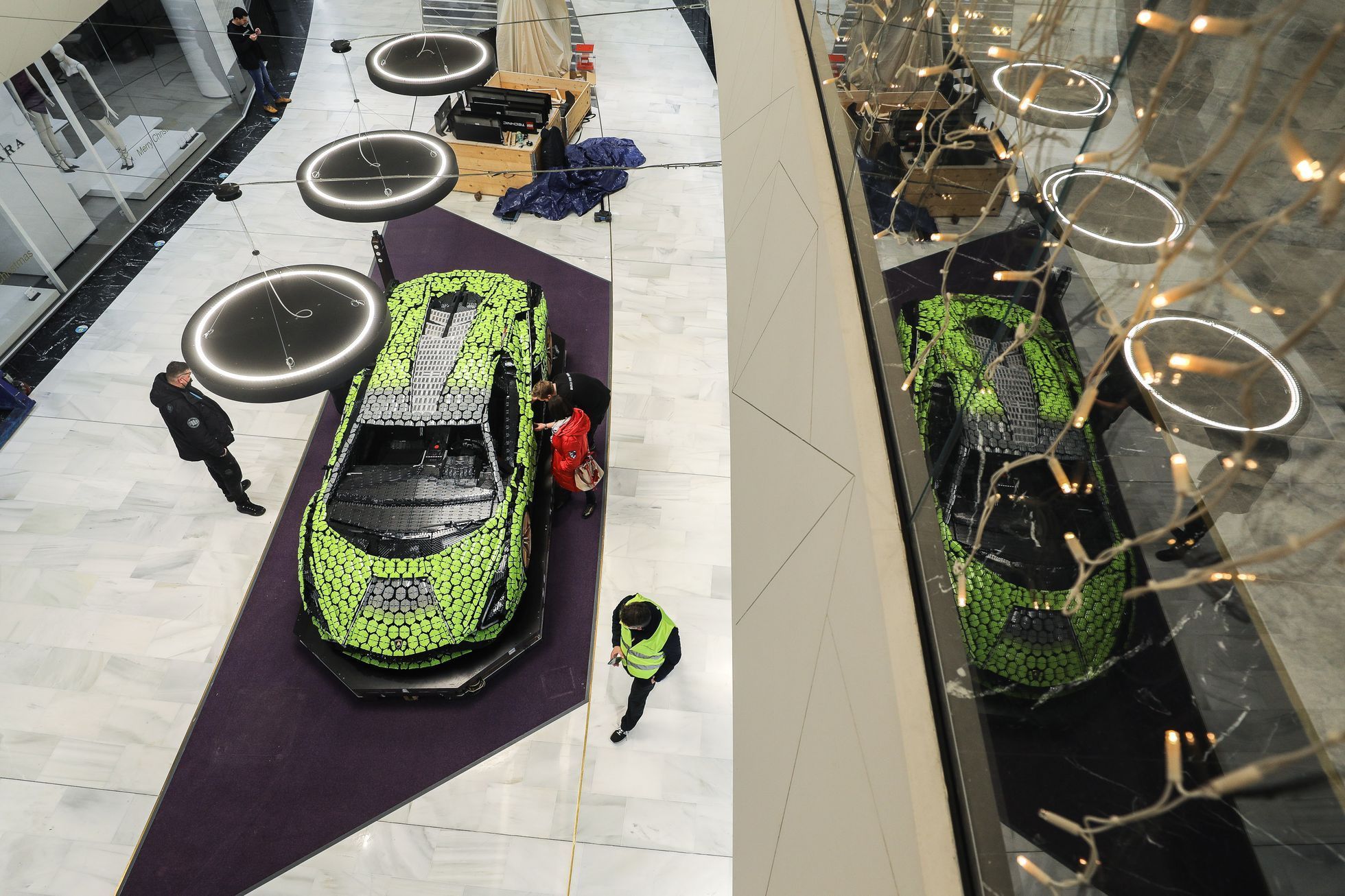 Lamborghini Sian z Lega v Obchodním centru Chodov