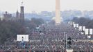 Statisíce Američanů se shromáždily na National Mall, aby sledovaly inauguraci nového pezidenta