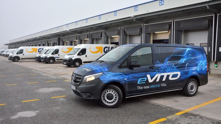 V roli kurýra. Jak obstojí elektrický Mercedes-Benz eVito při rozvozu balíků?