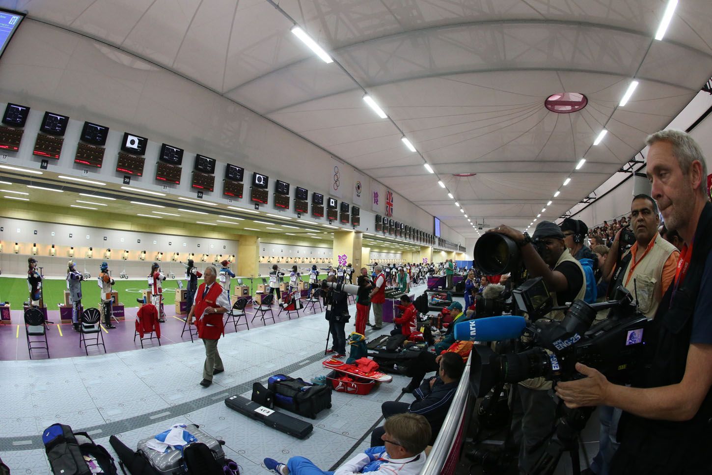 Střelnice v kasárnách královského dělostřelectva v Londýně během závodu