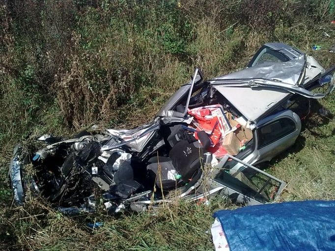 Srážku s rychlíkem nepřežil řidič osobního automobilu