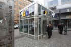 To je on, zvenku. Dopravní podnik (DPP) dnes ve stanici metra B Anděl zprovoznil nový výtah.
