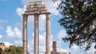 Forum Romanum, zbytky starořímských chrámů.