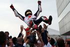 Márquez je po pádech rivalů potřetí mistrem světa MotoGP, Kornfeil bodoval
