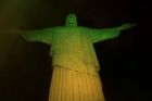 Imaginární brazilský dres "oblékla" také nedaleko stojící socha Ježíše.