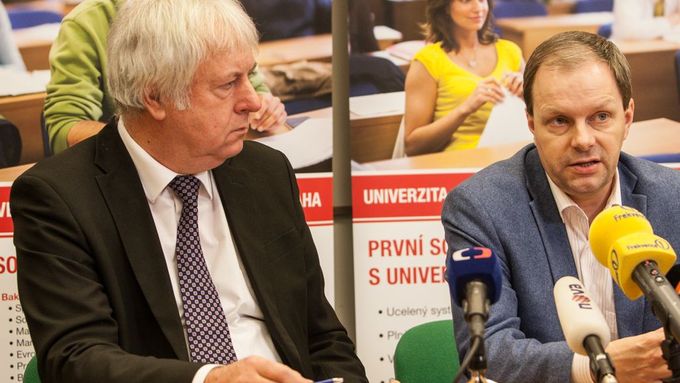 Rektor Luboš Chaloupka a ministr školství Marcel Chládek na UJAK