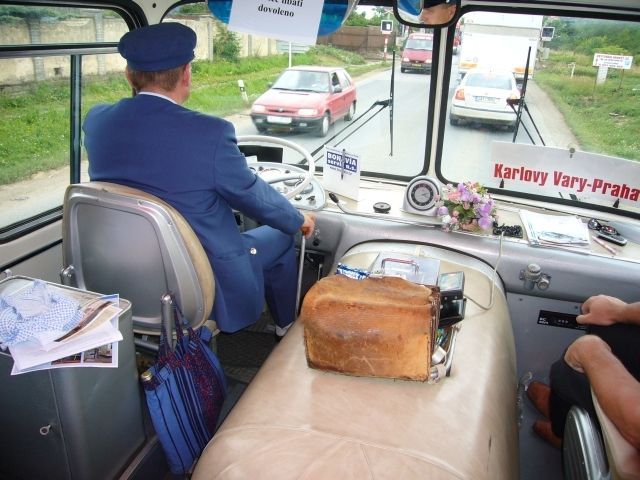 Autobus na trati Praha - Karlovy Vary