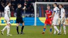 Nicolo Rovella dostává červenou kartu v zápase EL Viktora Plzeň - Lazio