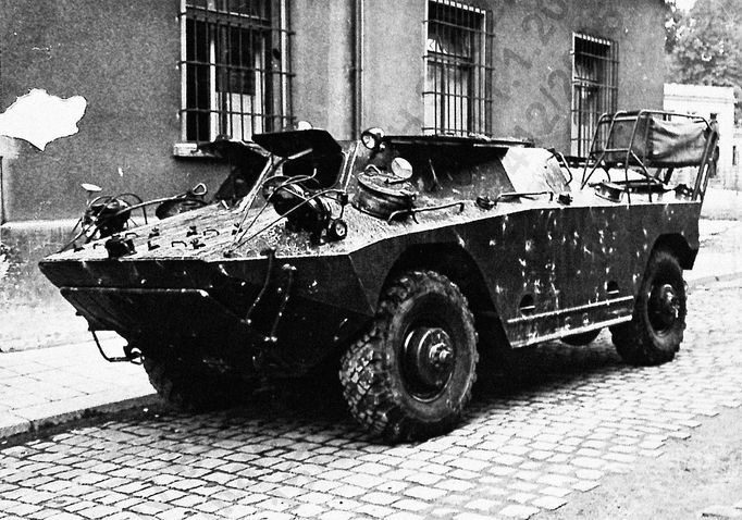 Fotoreprodukce dobového policejního vyšetřovacího spisu k srpnovým událostem v roce 1969.