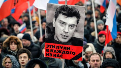 Proč musel Němcov zemřít