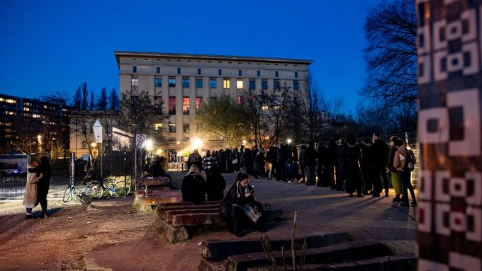 Do klubu Berghain se dál stojí fronty, přestože čelí výzvám k bojkotu.