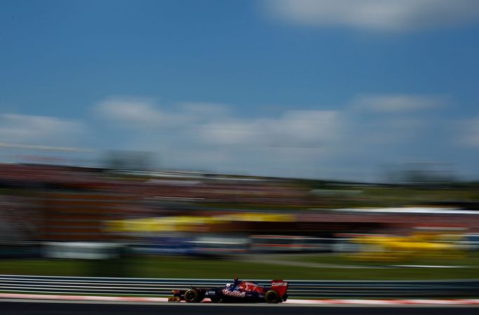 Daniel Ricciardo zajel v Maďarsku jeden ze svých průměrných závodů. Vozům Toro Rosso nějak dochází dech.