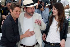 Krutý a beznadějný Lars von Trier rozdělil Cannes