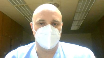 Lékař: Úmrtí na, nebo s covidem? Irelevantní. Blatného výrok o nehodách je nešťastný