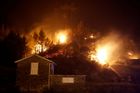 Portugalsko dál sužují lesní požáry, ve vesnici Maçao uvěznil oheň dva tisíce obyvatel