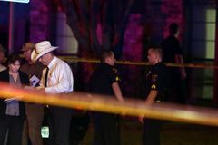 Při střelbě v USA zemřelo osm lidí, útočníka zastřelila policie