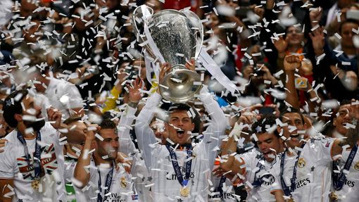 Real Madrid's Cristiano Ronaldo (C) and team mates celebrate with the trophy after defeating Atletico Madrid in the their Champions League final soccer match at the Luz S