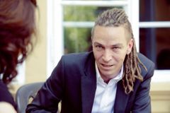 Rebelové ve stylu Jamese Deana i partneři ČSSD. Piráti mají plán, jak porazit Babiše